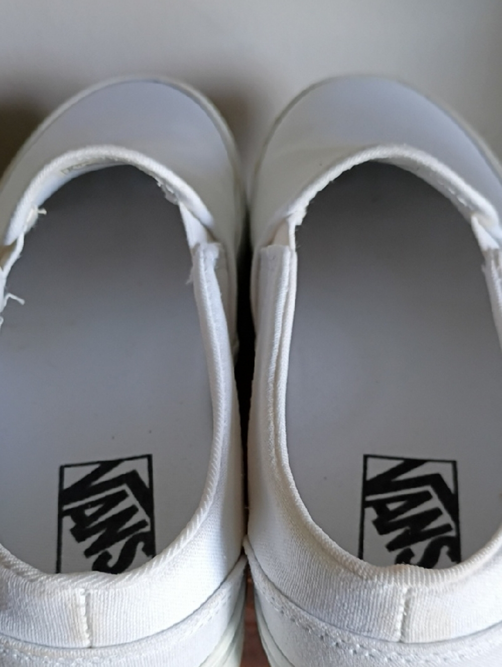 Vans Asher White canvas slip-on sneakers - Picture 9 of 9